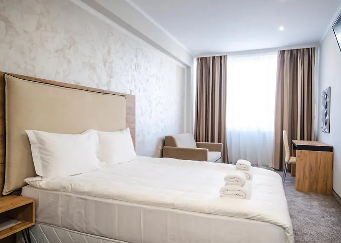 מלון Hotel City Sandanski 2*